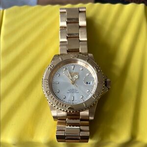 Invicta Luxurious Gold Stainless Watch with White Face Estate find. 21 Jewels.